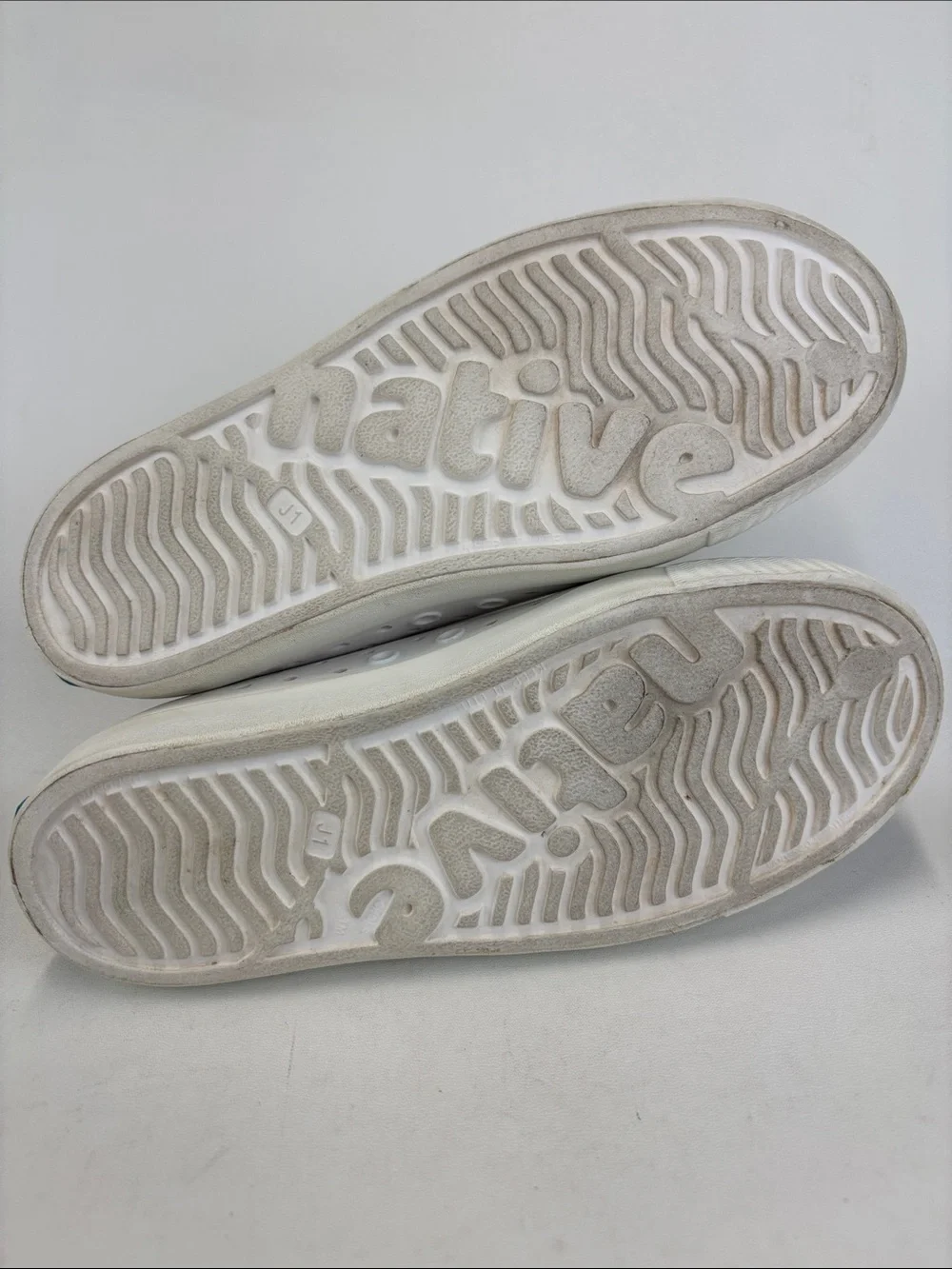 NATIVE Jefferson White SlipOn Waterproof Shoes Size J1